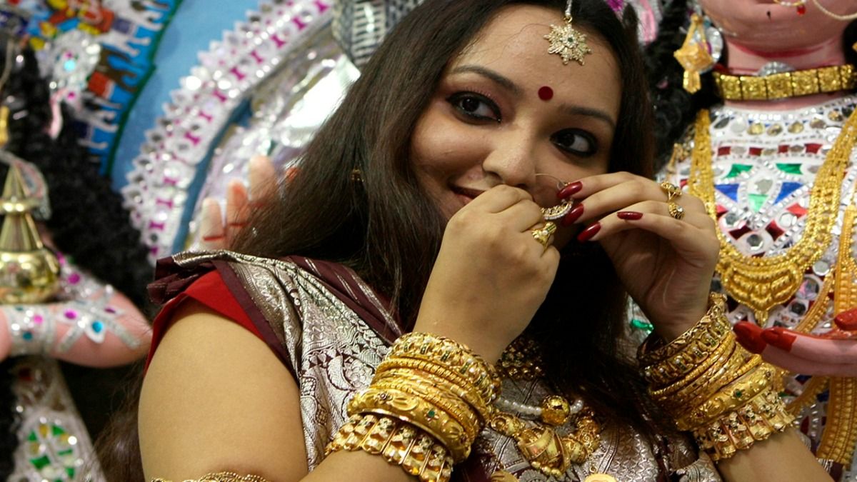 Gold-Silver Rate today: इस हफ्ते सोने के भाव में उतार-चढ़ाव, चांदी ने मारी छलांग NewsTak