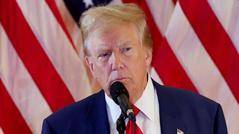 Second Assasination attempt on Donald Trump: बाल-बाल बचे डोनाल्ड ट्रंप, एक बार फिर हुआ जानलेवा हमला, मौके से बरामद AK 47 FBI investigates alleged assassination attempt on Trump