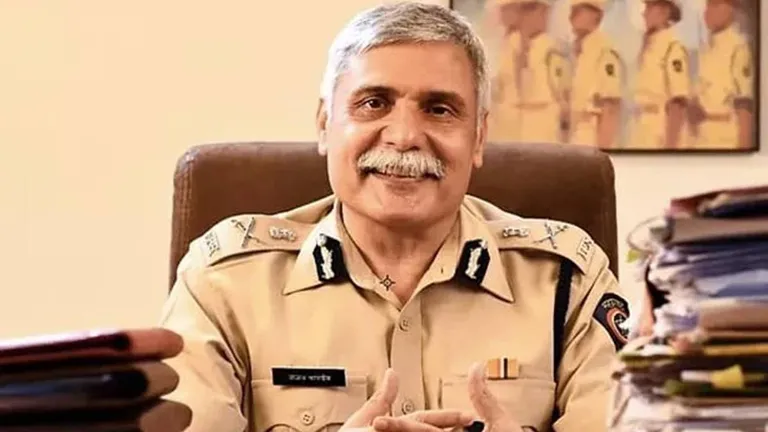 चुनाव से पहले महाराष्ट्र में कांग्रेस को बड़ी सफलता, 'सिंघम' IPS संजय पांडे ने थामा 'हाथ' का साथ Sanjay Pandey