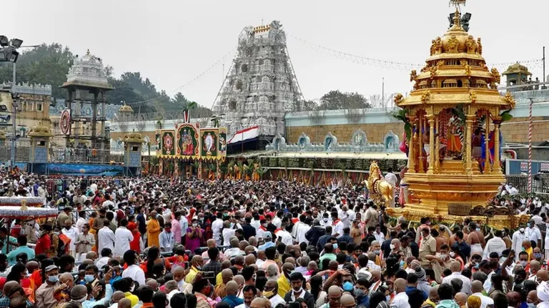 तिरुपति लड्डू विवाद के बाद उठी सनातन धर्म रक्षण बोर्ड की डिमांड, जानिए इससे क्या होगा? तिरुपति बालाजी मंदिर