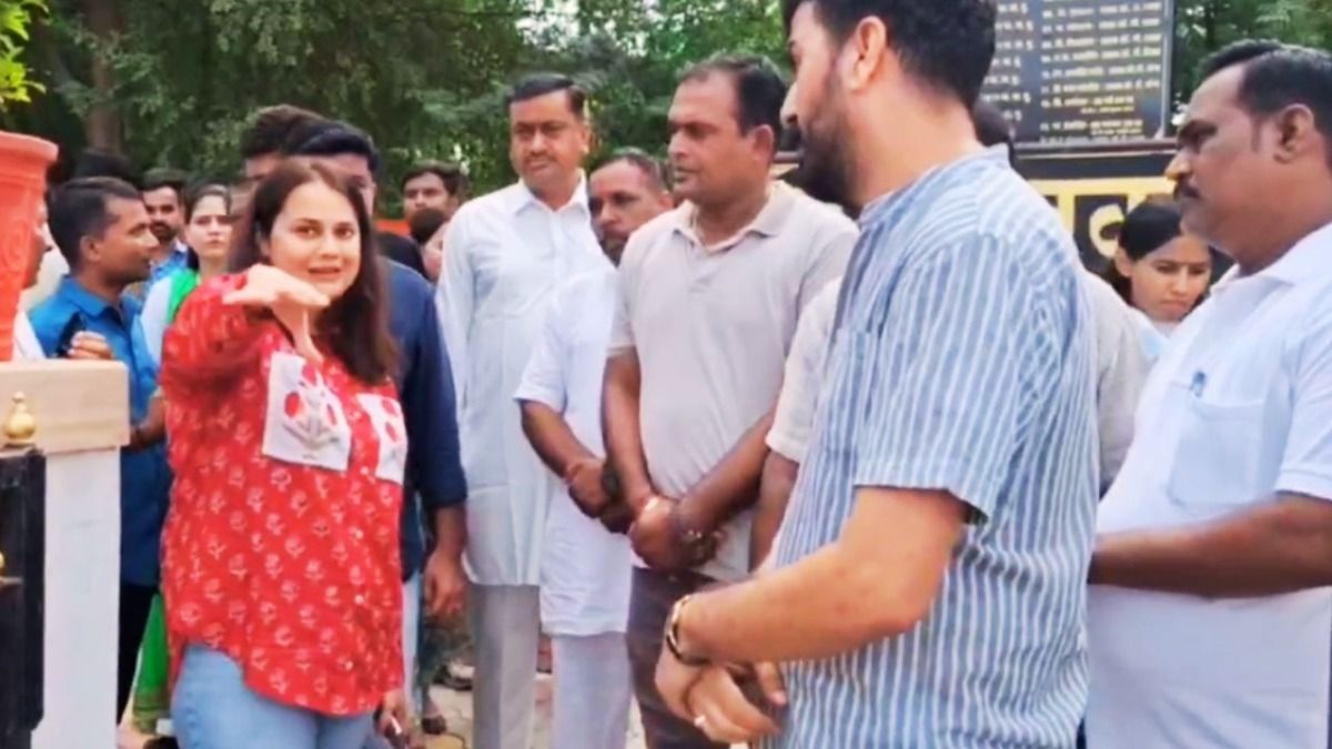 बाड़मेर: फील्ड पर निकलीं IAS टीना डाबी से लोगों ने कर दी फोटो क्लिक कराने की डिमांड NewsTak