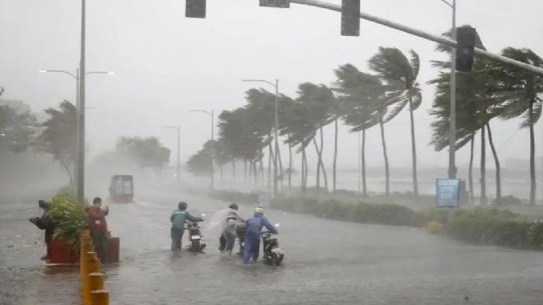 Weather Update: अगले 5 दिनों तक बारिश से अभी राहत नहीं, बिहार में बाढ़ का कहर, IMD ने जारी किया ये अलर्ट NewsTak