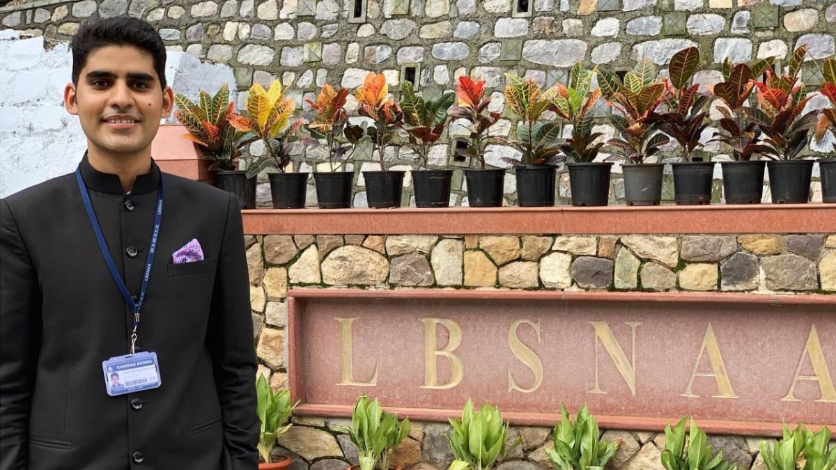 Rajasthan: IAS बेटे ने पिता के रिटायरमेंट के बाद किया कुछ ऐसा काम...हर तरफ हो रही चर्चा IAS Kanishka Kataria