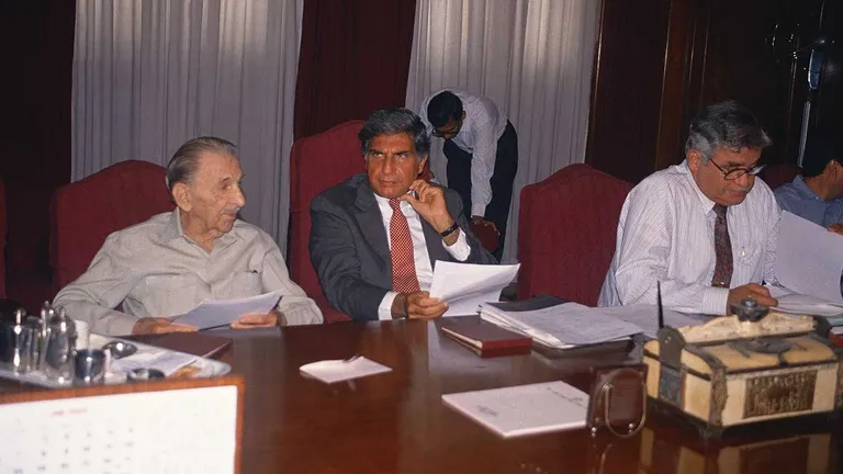 जब रतन टाटा से एक नेता ने एयरलाइन शुरू करने के लिए मांगी थी 15 करोड़ रुपए की घूस, दिलचस्प है कहानी NewsTak