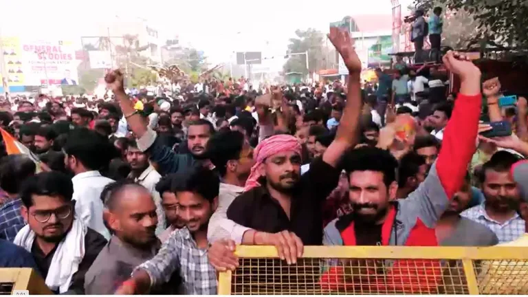 UP: छात्र आंदोलन उग्र हुआ तो झुकी योगी सरकार, PCS और RO-ARO परीक्षा को लेकर हुआ बड़ा फैसला NewsTak