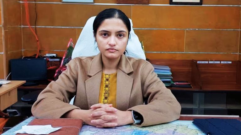 राजस्थान के नरेश मीणा 'थप्पड़कांड' से सुर्खियों में आई IAS सौम्या झा का क्या है MP कनेक्शन? ias_saumya_jha