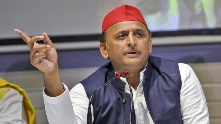अखिलेश यादव की शिकायत पर UP में चुनाव ड्यूटी पर तैनात चार दरोगा हुए सस्पेंड, जानिए पूरा मामला Akhilesh Yadav