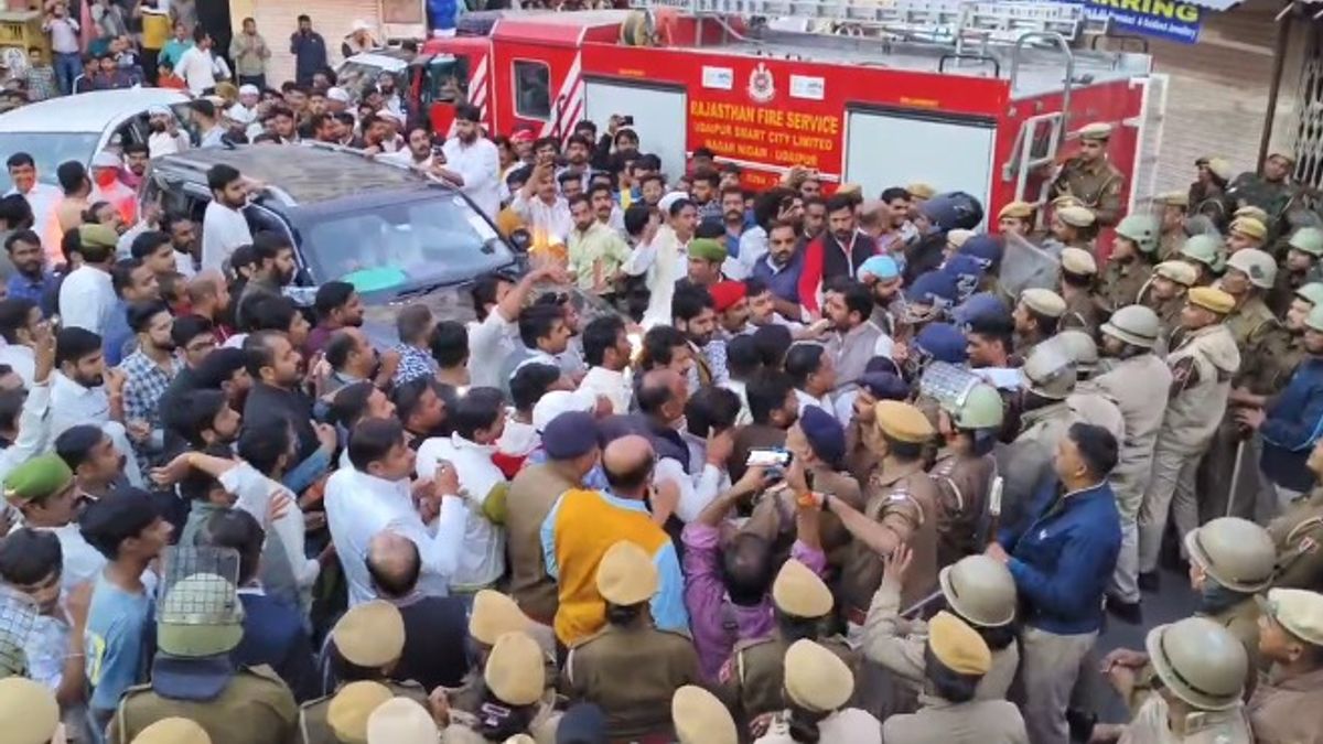 उदयपुर के मेवाड़ राजपरिवार में तनातनी, सिटी पैलेस के बाहर पथराव, 3 घायल, जानें पूरा मामला udaipur