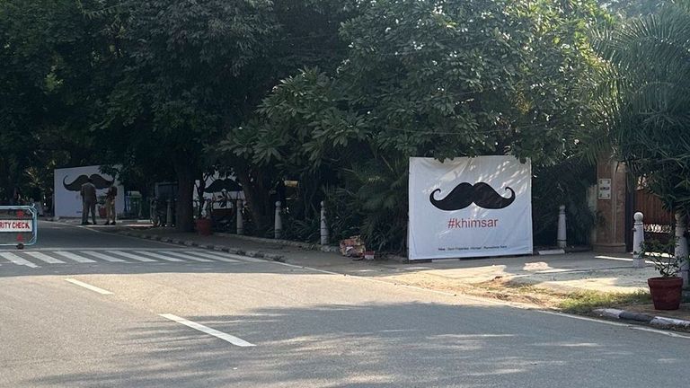 'मूंछों वाले पोस्टर..खूब ट्रोलिंग', हार के बाद क्या-क्या झेल रहे हनुमान बेनीवाल, कांग्रेसी नेता ने किया सपोर्ट Rajasthan Poster