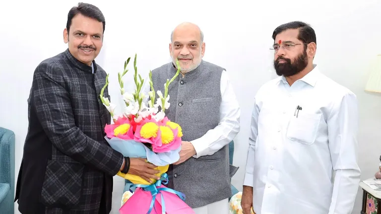 महाराष्ट्र में बिन सीएम तय हो गई शपथ ग्रहण की तारीख, सामने आई ये जानकारी Devendra Fadnavis, Amit Shah and Eknath Shinde.