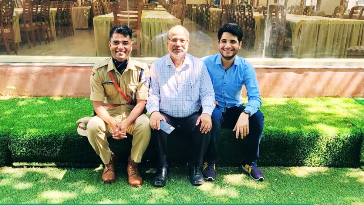 पहली पोस्टिंग से पहले हादसे में जान गंवाने वाले IPS हर्षवर्धन सिंह के पिता SDM, जानें परिवार की कहानी आईपीएस हर्षवर्धन के परिवार में कौन-कौन हैं?