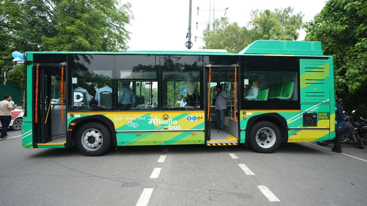 Mohalla bus