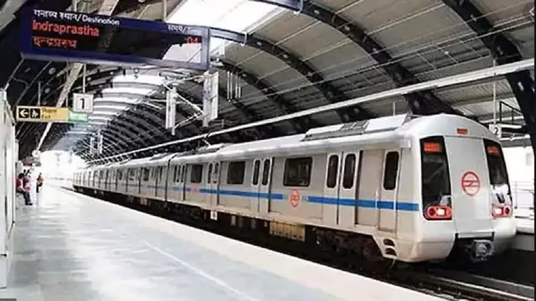 दिल्ली से नोएडा के बीच चलने वाली मेट्रो पर लगा ब्रेक, रात को केबल चोरी कर ले गए चोर NewsTak