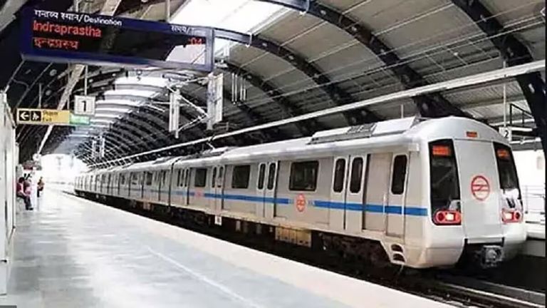 दिल्ली से नोएडा के बीच चलने वाली मेट्रो पर लगा ब्रेक, रात को केबल चोरी कर ले गए चोर NewsTak
