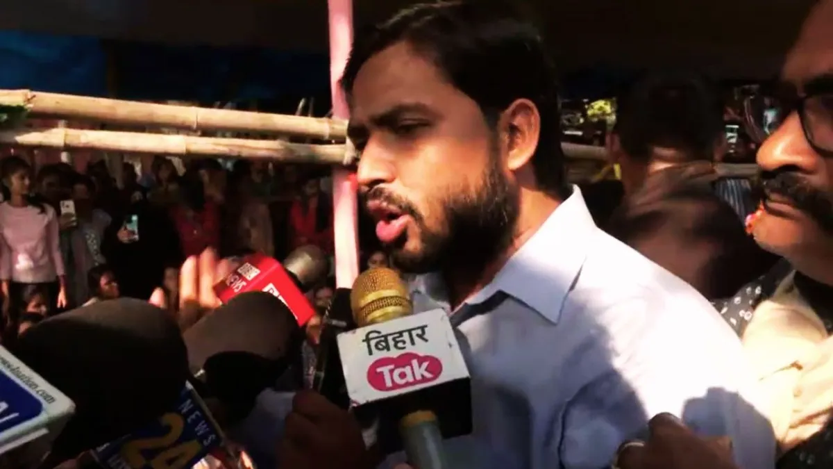 खान सर गुस्से से हुए लाल, BPSC छात्रों के साथ धरने पर बैठे और बताया कि कितना घटिया है 'नॉर्मलाइजेशन' NewsTak