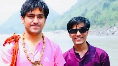 धीरेंद्र शास्त्री अपने छोटे भाई शालिग्राम गर्ग के साथ.