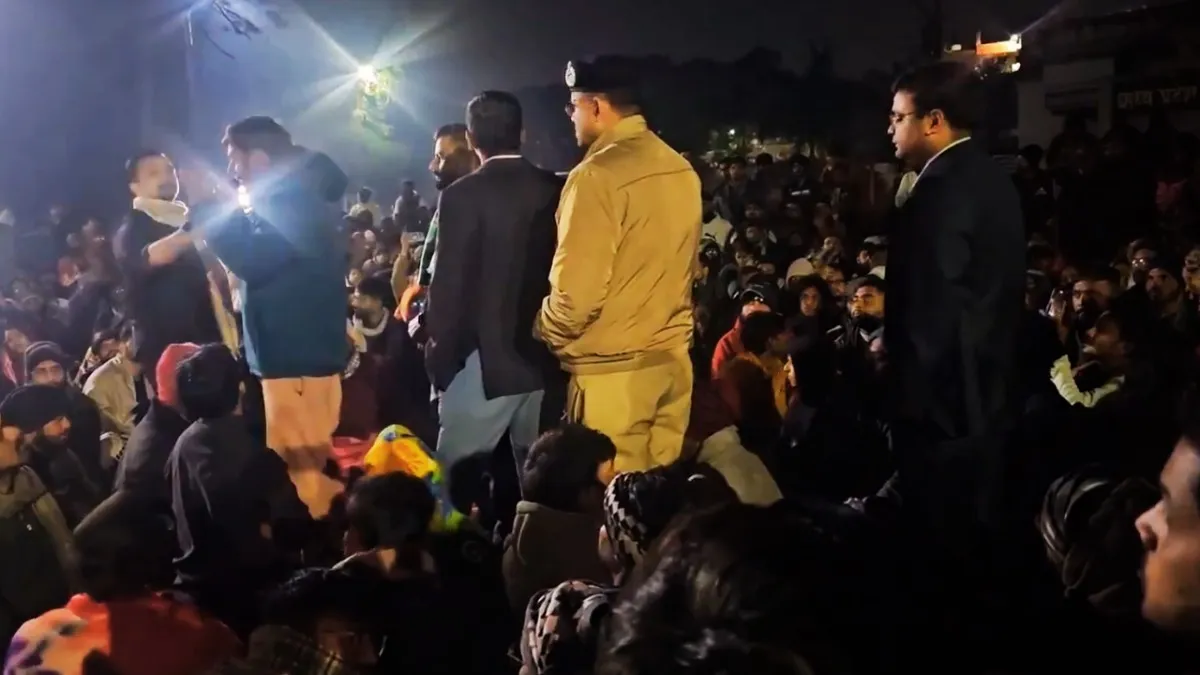 इंदौर में धरने पर बैठे छात्रों का धरना खत्म.