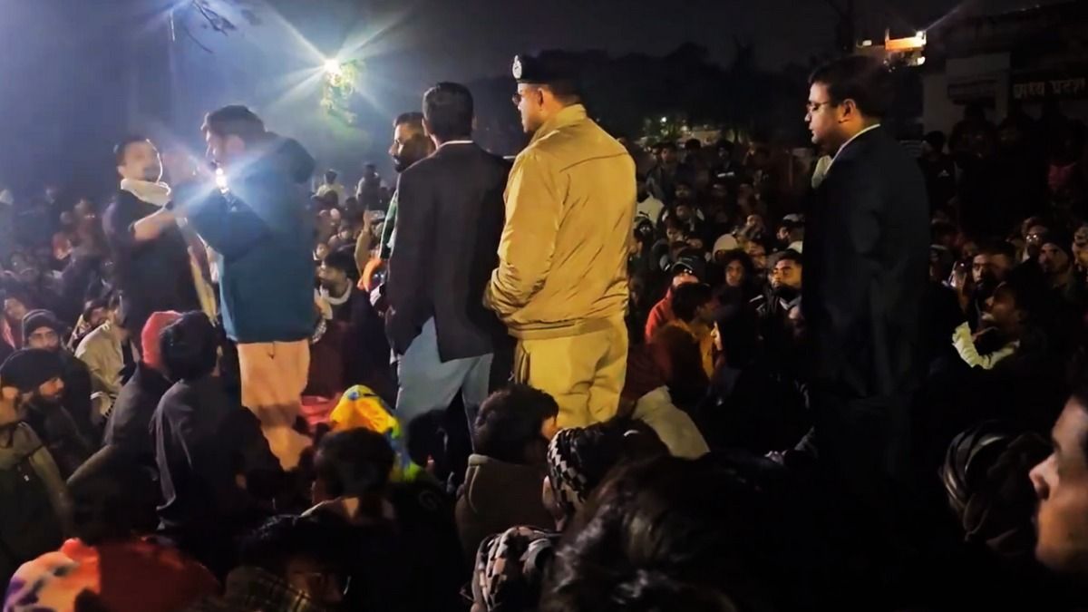 इंदौर में धरने पर बैठे छात्रों का धरना खत्म.