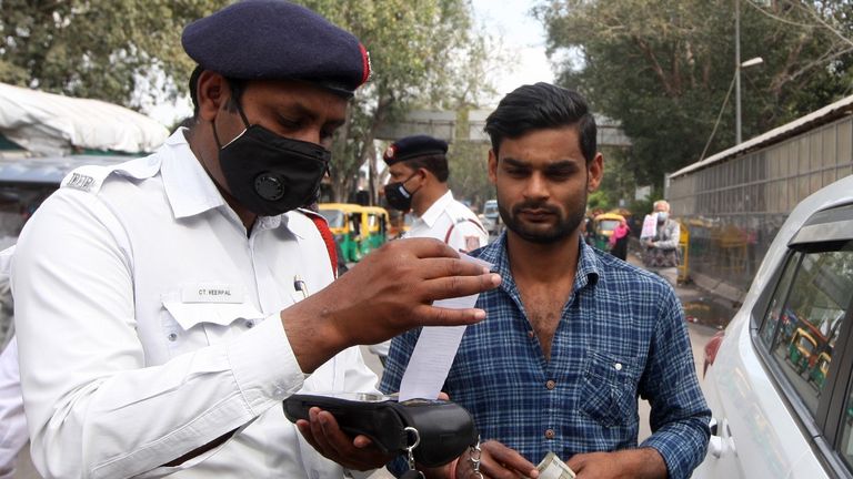 बार-बार चालान कटा तो रद्द होगा ड्राइविंग लाइसेंस, सीएम योगी का सख्त आदेश NewsTak
