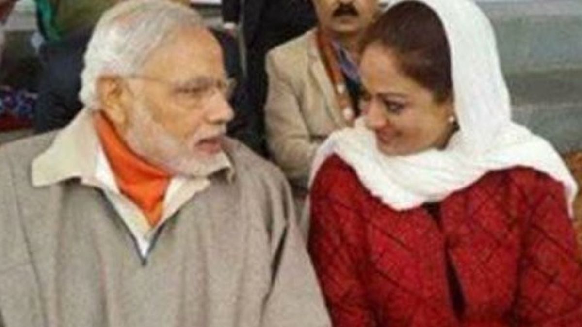 बीजेपी के चक्कर में उमर अब्दुल्ला के निशाने पर आईं हिना शफी कौन हैं? NewsTak