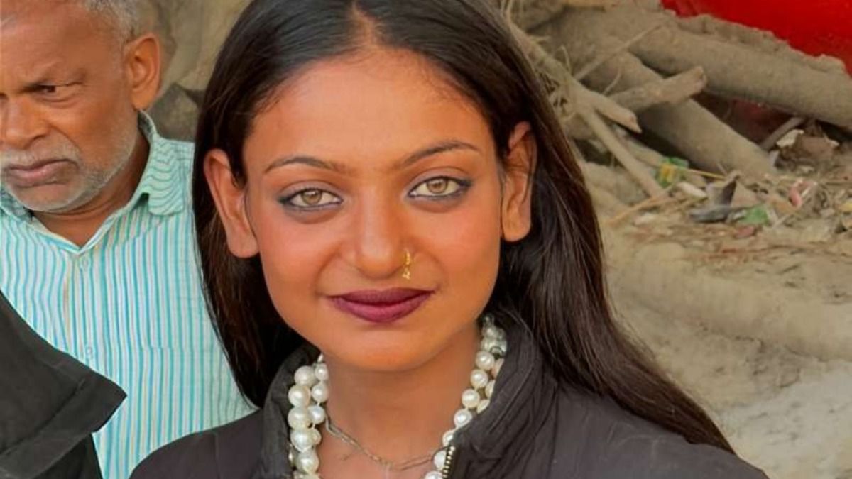 वायरल हुई मध्य प्रदेश की मोनालिसा ने महाकुंभ छोड़ा.