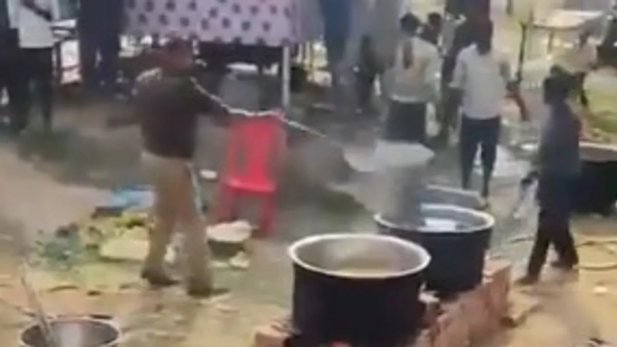 महाकुंभ में श्रद्धालुओं के लिए बन रहा था भंडारा, SHO ने डाल दी राख, वीडियो वायरल हुआ तो गिरी गाज Prayagraj