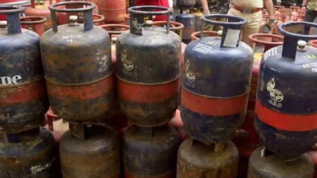 बजट से पहले मोदी सरकार का तोहफा, LPG गैस सिलेंडर की कीमतों में की कटौती NewsTak