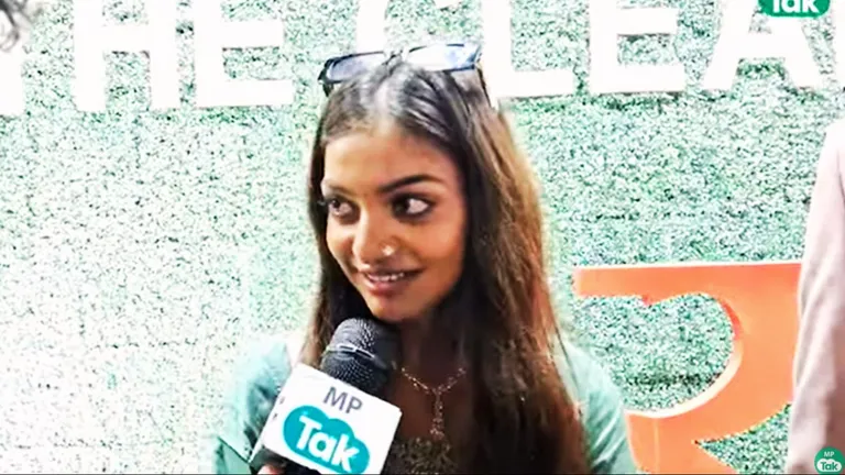 महाकुंभ से वायरल हुई मोनालिसा की पलट गई किस्मत, बताया कितने पैसों में साइन की पहली फिल्म? महाकुंभ की वायरल गर्ल मोनालिसा ने बताया कि पहली फिल्म साइन करने पर उसे कितने पैसे मिले हैं.