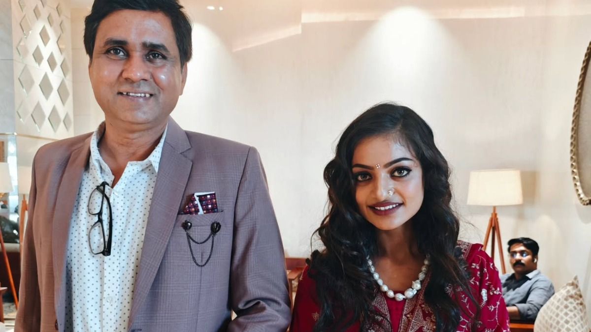 फिल्म के नाम पर फंसाने के आरोप पर सामने आया मोनालिसा का VIDEO, कर दिया बड़ा खुलासा मोनालिसा को उसके डायरेक्टर के फंसाने के आरोप पर भड़कीं मोनालिसा.