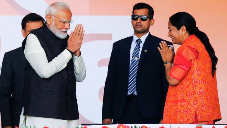 दिल्ली की महिलाओं को 2500 देने के वादे से जुड़े सवाल पर भड़कीं CM रेखा गुप्ता, देखिए VIDEO दिल्ली में महिला सम्मान योजना के सवाल पर नाराज हो गईं सीएम रेखा गुप्ता.