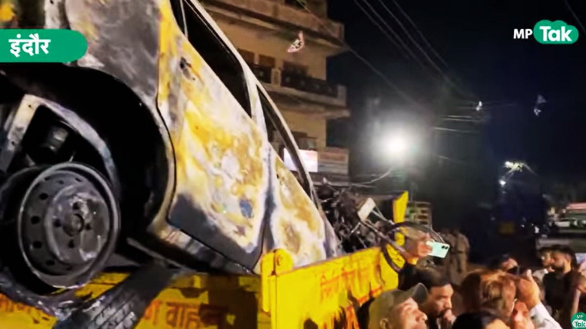 एमपी के महू में हिंसा की हैरान करने वाली तस्वीरें सामने आई हैं.