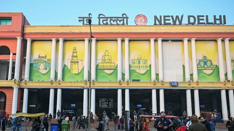 होली पर घर जाने का प्लान? नई दिल्ली रेलवे स्टेशन पर बदले गए हैं नियम NewsTak