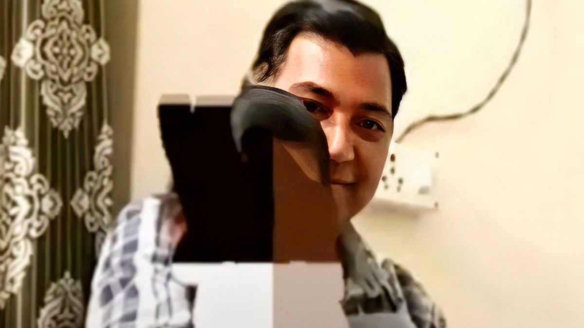 हाथरस में कॉलेज प्रोफेसर का घिनौना काम सामने आया है. 