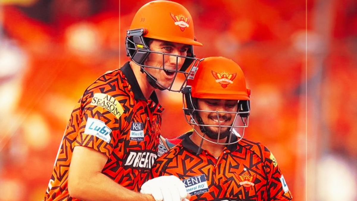 पैट कमिंस अपनी टीम हैदराबाद की बल्लेबाजी देख घबरा गए.