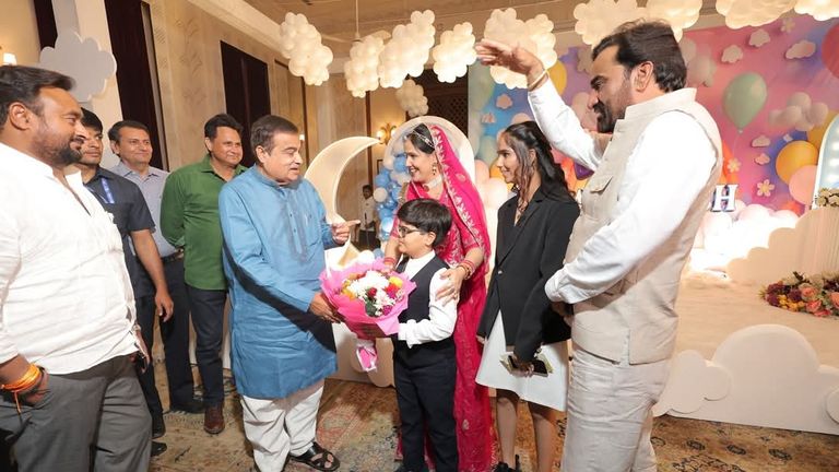 हनुमान बेनीवाल के बेटे आशुतोष को जन्मदिन पर नितिन गडकरी ने दी अनोखी सलाह, वायरल हो रहा वीडियो Nitin Gadkari