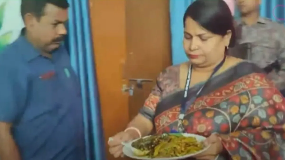 Viral Video of Officers serving food 