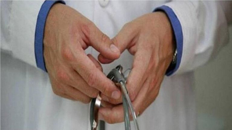 Damoh: लंदन से आए जिस डॉक्टर के ऑपरेशन से हुई 7 मौतें, उसके कई बड़े कांड आ गए सामने NewsTak