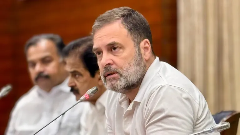Vijay Factor: कांग्रेस को संकट से निकालने के लिए राहुल गांधी का नया प्लान तैयार, अहमदाबाद में लेंगे फैसला? rahul gandhi