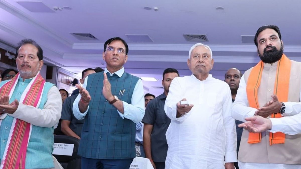 सीएम नीतीश कुमार ने खेलो इंडिया यूथ गेम्स 2025 के प्रतीक, शुभंकर, एंथम और जर्सी का अनावरण किया