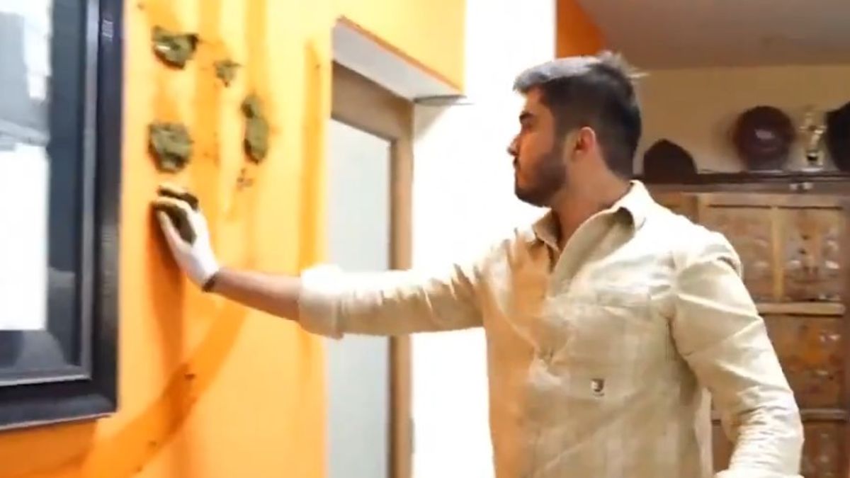 'आप AC में..बच्चे गोबर में' डीयू प्रिंसिपल की 'कूलिंग थ्योरी' पर डूसू अध्यक्ष रौनक खत्री का गोबर-प्रहार Raunak Khatri