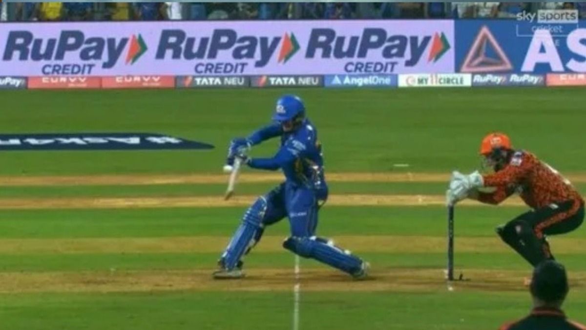 IPL के इस मैच में 'NO BALL' पर मचा बवाल, जब रिकल्टन को मिला जीवनदान तो भड़के वरुण चक्रवर्ती NewsTak