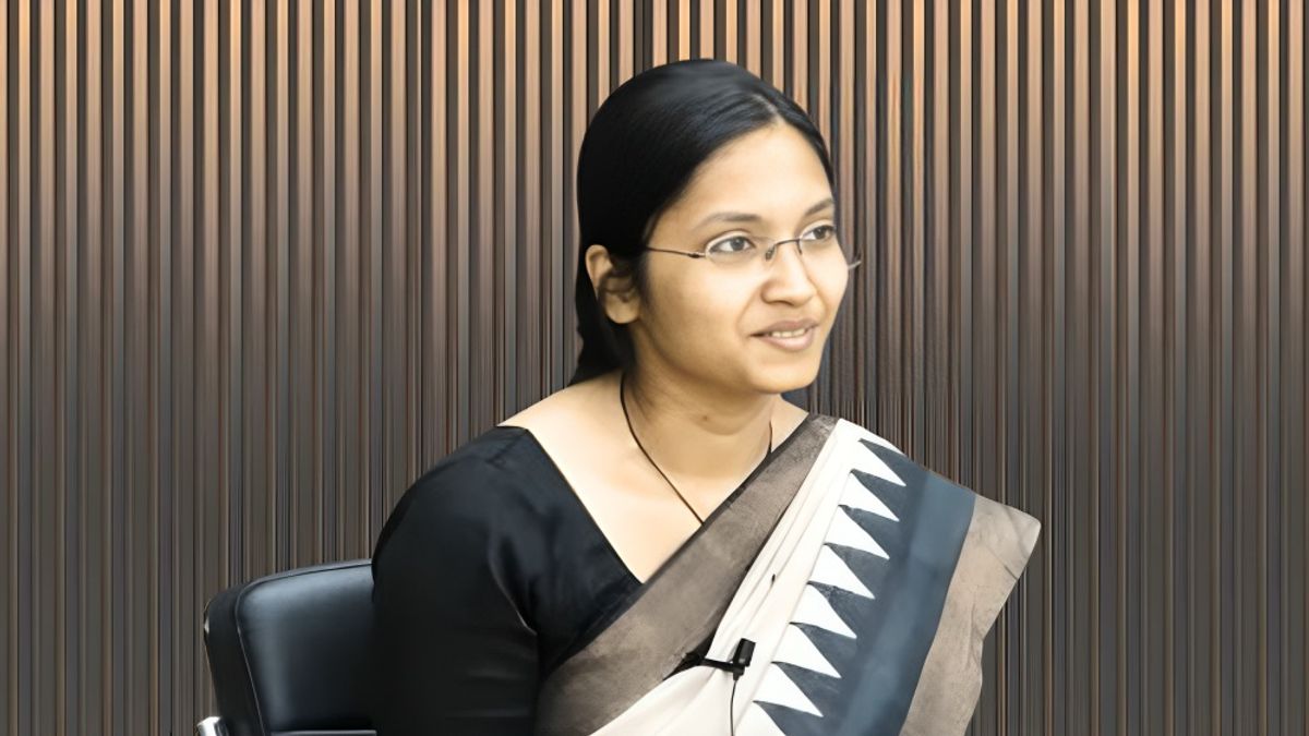 पिता को बचपन में खोया, मां ने संभाला घर...अब बेटी बनी UPSC टॉपर! जानिए AIR-7 आयुषी बंसल की संघर्षभरी कहानी NewsTak