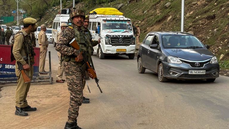 Pahalgam Terror Attack: आतंकी हमले में चश्मदीद महिला का दावा, कहा- "शायद मुस्लिम नहीं है बोलकर चला दी गोली" NewsTak