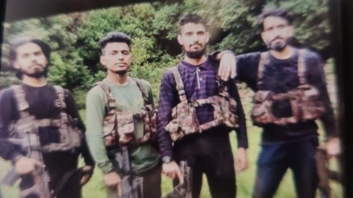 पहलगाम में 28 लोगों की हत्या करने वाले 4 आतंकियों की सामने आई फोटो, पश्तो में क्या बात कर रहे थे आतंकी! NewsTak