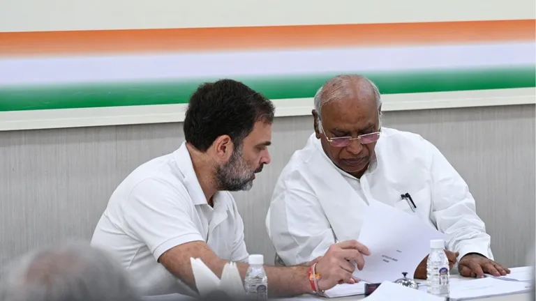 Pahalgam Attack: कांग्रेस नेताओं की बयानबाजी पर भड़के राहुल गांधी और खड़गे ! पार्टी ने इन बयानों को निजी बताया NewsTak