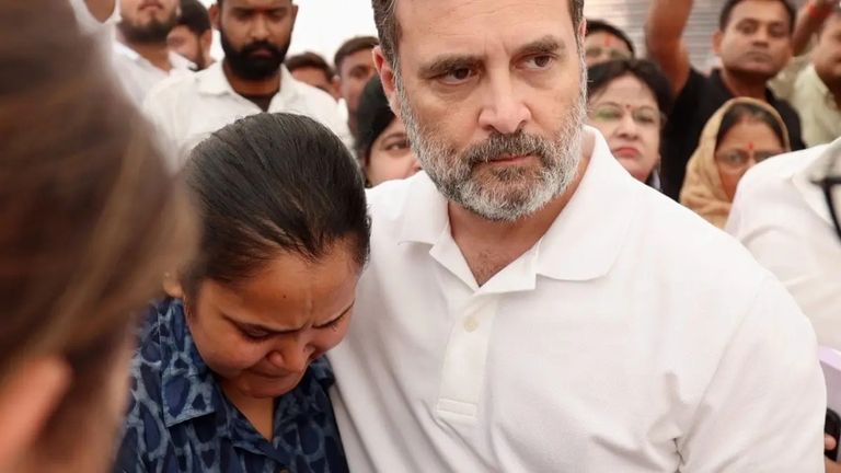 पहलगाम हमले में मारे गए शुभम की पत्नी से राहुल गांधी ने की मुलाकात, 'शहीद' का दर्जा देने की मांग पर कही ये बड़ी बात! NewsTak