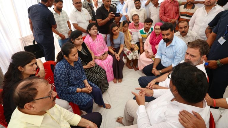 पहलगाम अटैक में मारे गए शुभम के पिता ने राहुल गांधी से कहा, "अगर इंदिरा गांधी जिंदा होती तो...." Rahul Gandhi News, Shubham Dwivedi News, Pahalgam News, Pahalgam Terror Attack News