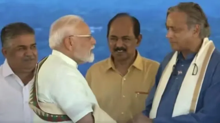 "यहां शशि थरूर बैठे हैं....कई लोगों की नींद हराम होगी", इशारों-इशारों में PM मोदी ने विपक्ष पर ऐसे कसा तंज Shashi Tharoor