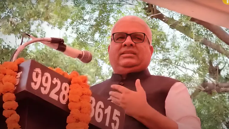महिला के टोकने पर भड़क उठे केंद्रीय मंत्री भूपेंद्र यादव, बीच सभा में मंच छोड़ उतर गए नीचे, सामना आया वीडियो Rajasthan News Rajasthan Latest News, Rajasthan Latest Updates, Rajasthan News update, Bhupendra Yadav video, Bhupendra Yadav Controversy Video