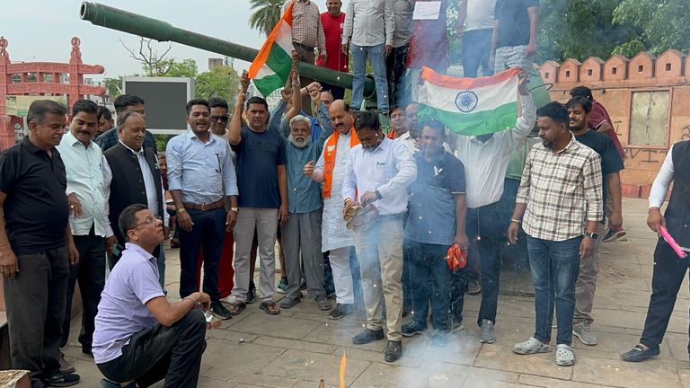 ऑपेरशन सिंदूर के बाद राजस्थान में आतिशबाजी..बॉर्डर क्षेत्रों में सेना अलर्ट, इन शहरों में स्कूल किए बंद Rajasthan Alert